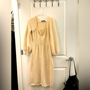 the brand is ACHI UNIQUE. Size:M. Condition is relative new.